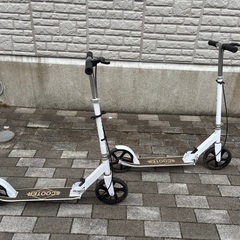 2 foldable kick scooters + 2 pro...