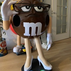 ⭐︎新品⭐︎M&M's ブラウン　ストアディスプレイ Lot - Ms. Brown rolling plastic M&M store display. She is about 40