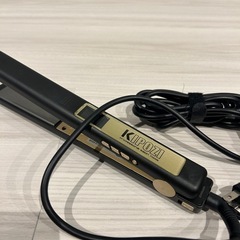 【1,500円】KIPOZI ストレートヘアアイロンお譲りします（ポーチ付き／動作確認済）の画像