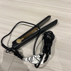 【1,500円】KIPOZI ストレートヘアアイロンお譲りします（ポーチ付き／動作確認済）の画像