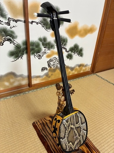 沖縄三線！新品！貴重！知念大工型！本蛇皮！本張り！【一枚張り