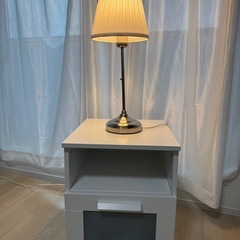 IKEAランプ・ベッドサイド棚 
