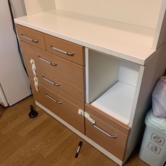 食器棚の画像