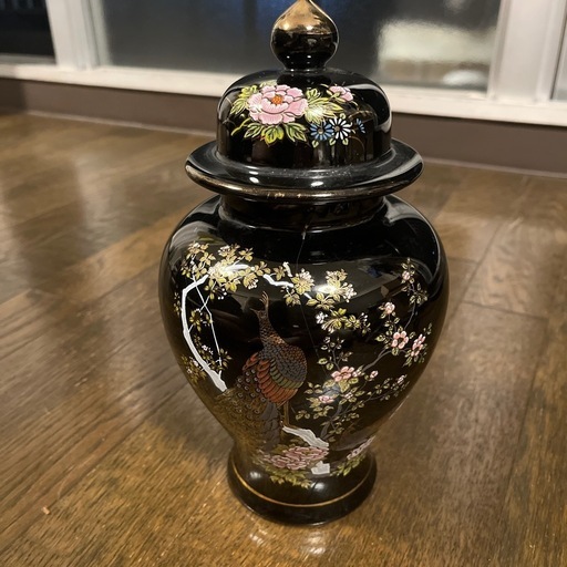 ドレスデン 陶器の花と鳥の装飾壺（蓋付き）