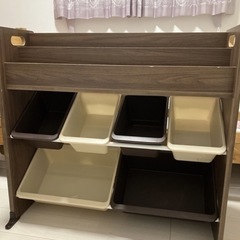 子ども　おもちゃ　本棚