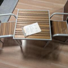IKEAのテーブルとイスセット