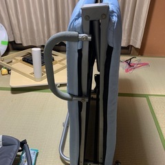 折りたたみ式ベッドの画像