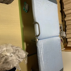 折りたたみ式ベッドの画像