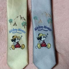 ミッキーマウスのネクタイ水色ベージュ色2本の画像