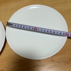 ただの白いお皿の画像
