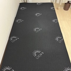 受け渡し決定済み　元値13,000円　極美品 使用1年未満 GOKUMIN 高反発マットレス ブラックの画像