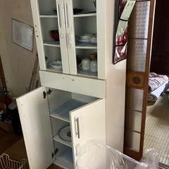 食器棚、家電
