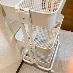 IKEA ロースコグ　ホワイト　キャスター付きワゴンホワイト 台所や洗面所にの画像
