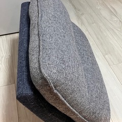 座椅子のように使えるクッションの画像