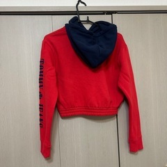 TOMMY HILFIGER ショート丈トレーナーの画像