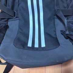 adidasリュックサックの画像