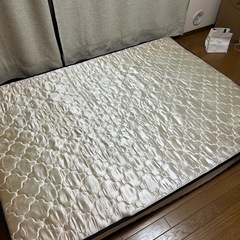 ダブルベッド　マットレスの画像