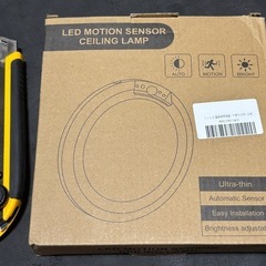 新品　LED 人感センサーライト 充電式 超薄デザイン 無段階調光 調色リモコン付き の画像