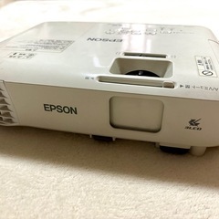 EPSON エプソン プロジェクター EB-S05/iPhone接続ケーブル付き　の画像