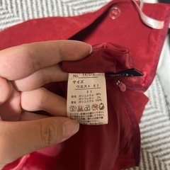 赤いズボン（スカート風）の画像