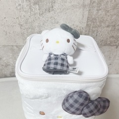 キティバニティポーチとマスコット【新品未使用】