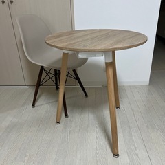 カフェテーブルとチェアセット