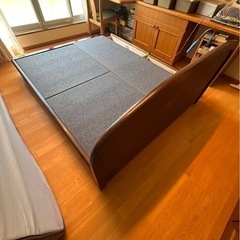 ベッドフレームの画像