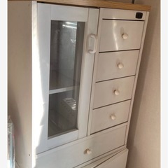 0円！！ホワイトキャビネットガラス扉付きの画像