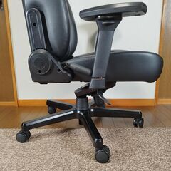 【極美品】noblechairs ICON ノーブルチェアーズ アイコン ゲーミングチェア ブラック＋メモリーフォーム クッションセットの画像