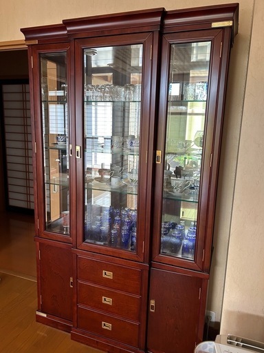 飾り棚、食器棚