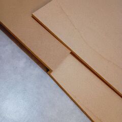 最終価格🌠8枚セット【新品有🤗💕ジャンク品🌳】厚み5mm⭐重ため木材45×30cm⭐  お渡し前に、失礼のないように、もともと綺麗なものでも洗っているのですが、こちらの材質は、水に適していませんでした😅💦  合計1,500円で出そうと思っていましたが、合わせて、なんと800円です❣️  🔵1枚目は新品未使用 🔵2枚目はコンパスみたいな工作の跡 🔵3枚目は少し歪曲 🔵4枚目は一部水の跡 🔵5枚目は一部水の跡 🔵6枚目は袋から出してあるものの美品 🔵7枚目は袋から出してあるものの美品の画像