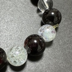 【お値下げ致しましたm(_ _)m】ルビー12mm×8個とクラック水晶のパワーストーンブレスレット 天然石 ビーズの画像