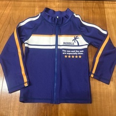 数回着用　ラッシュガード　サイズ95