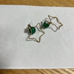 新品！　星形フープイヤリング グリーンストーンの画像