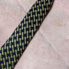 シャネルのネクタイ、チェーン付の画像