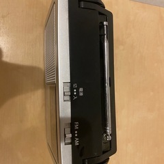 TOSHIBAラジオTY-HR1 とSONYラジオICF-S60の画像