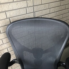 高機能 オフィスチェア 跳ね上げ 肘付 キャスター付き 回転式 背面メッシュ の画像