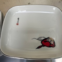 お皿の画像