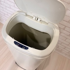 人感センサー開閉式ゴミ箱の画像