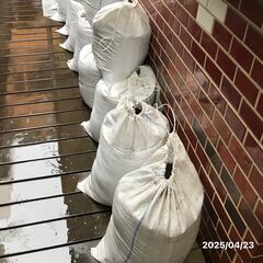 残土、庭土、土のう袋入り　1袋100円