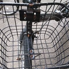 前カゴ付き折り畳み自転車の画像