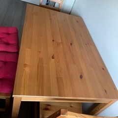 IKEA シンプルな、テーブルと椅子4脚