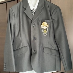 美品 キッズ 　男児  スーツ 140B ネクタイブローチ付き  