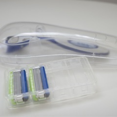 【Schick】メンズ剃刀 替え刃　ケース付き