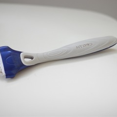 【Schick】メンズ剃刀 替え刃　ケース付きの画像