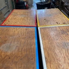 廃棄処分済み　木製の作業台？4台ありの画像