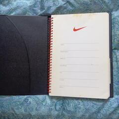 NIKEのA4手帳の画像