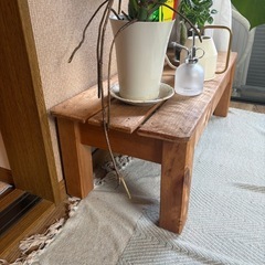 木製のベンチの画像