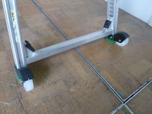 【中古】ナカオ 可搬式 作業台 足場台 GTW-10 使用質量150kg 四脚調節式足場台 アルミ製 脚伸縮 キャスター付 折りたたみ