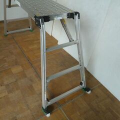 【中古】ナカオ 可搬式 作業台 足場台 GTW-12 使用質量150kg 四脚調節式足場台 アルミ製 脚伸縮 キャスター付 折りたたみ 建設 仮設 工事 作業 の画像